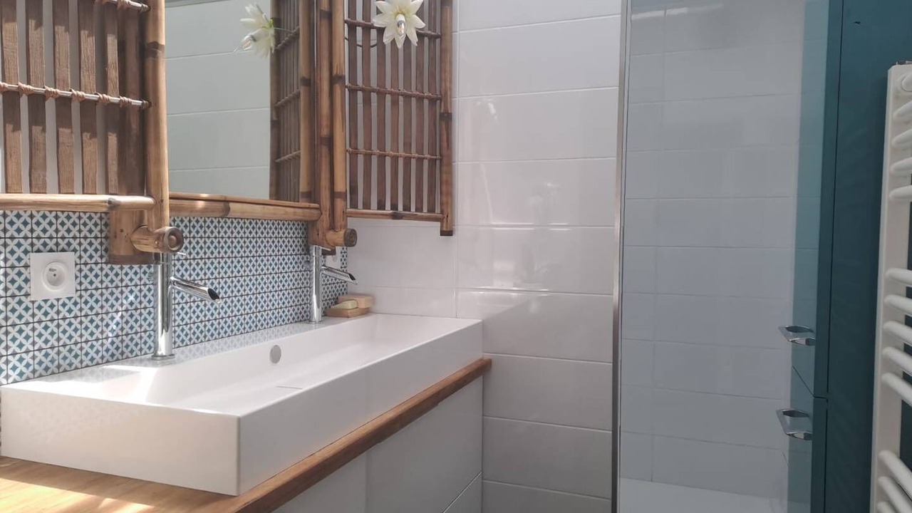 Photo of Bathroom in Lanton