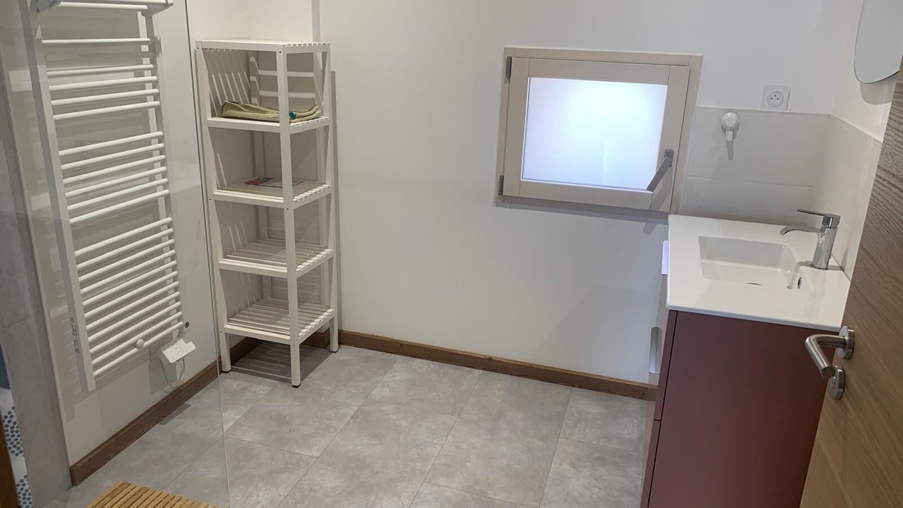 Photo of Bathroom in Cuvier