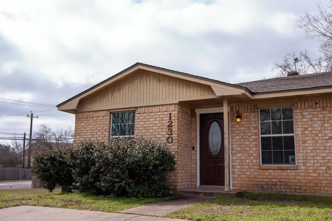 Photo of Outdoor in Pecan Tree - McCullough