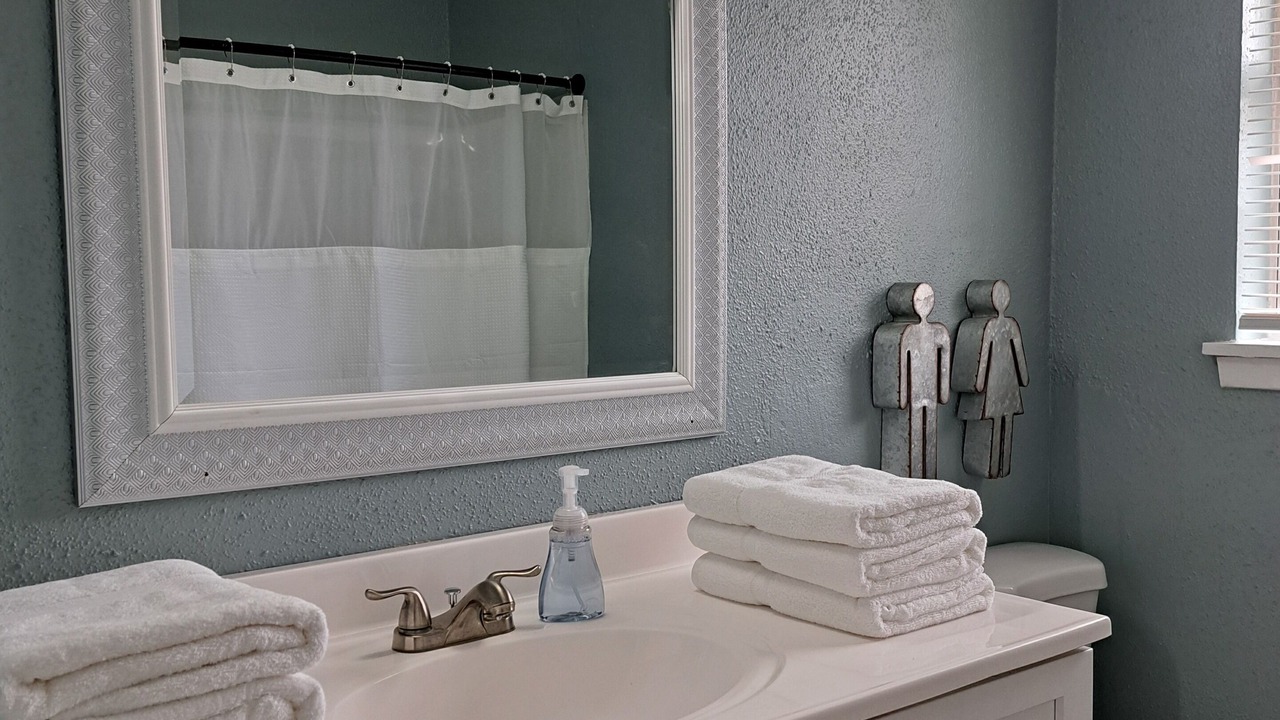 Photo of Bathroom in Pecan Tree - McCullough