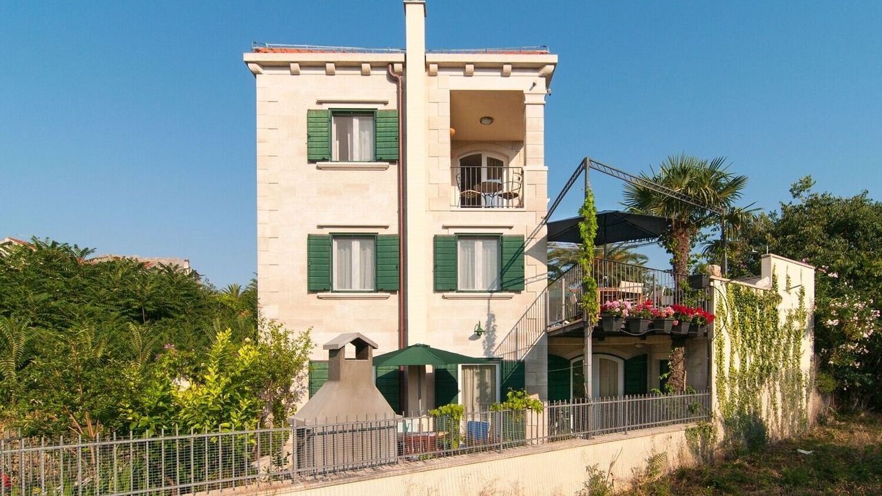 Photo of Outdoor in Mirce