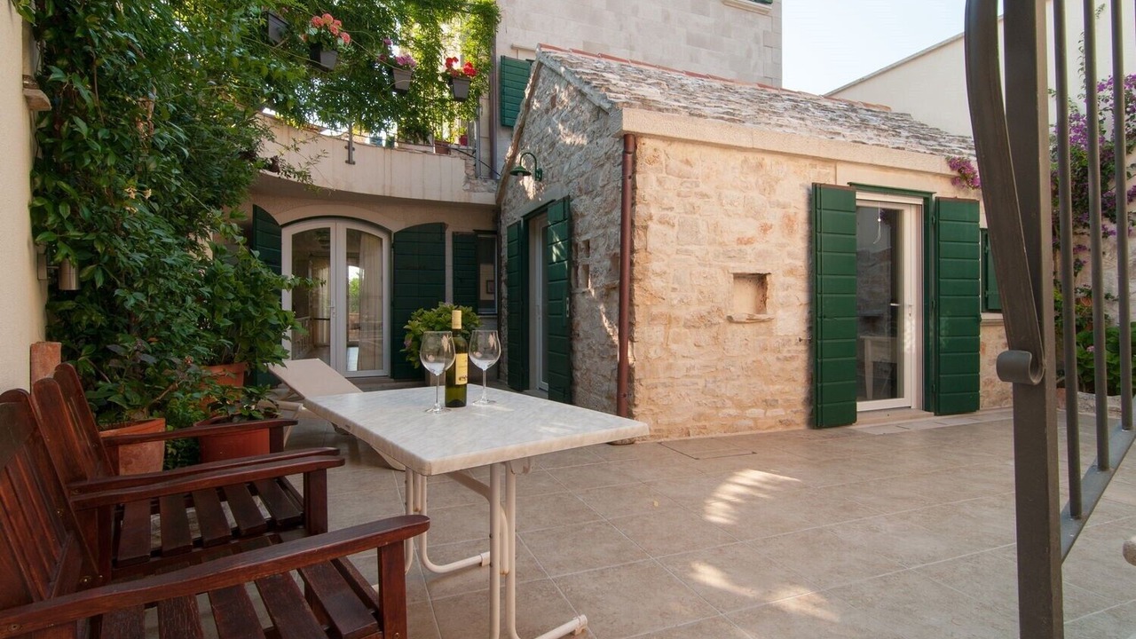 Photo of Outdoor in Mirce