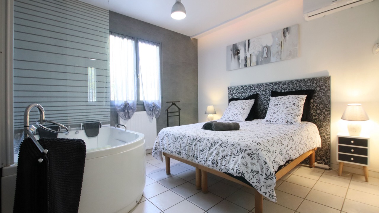 Photo of Bathroom in Carcassonne