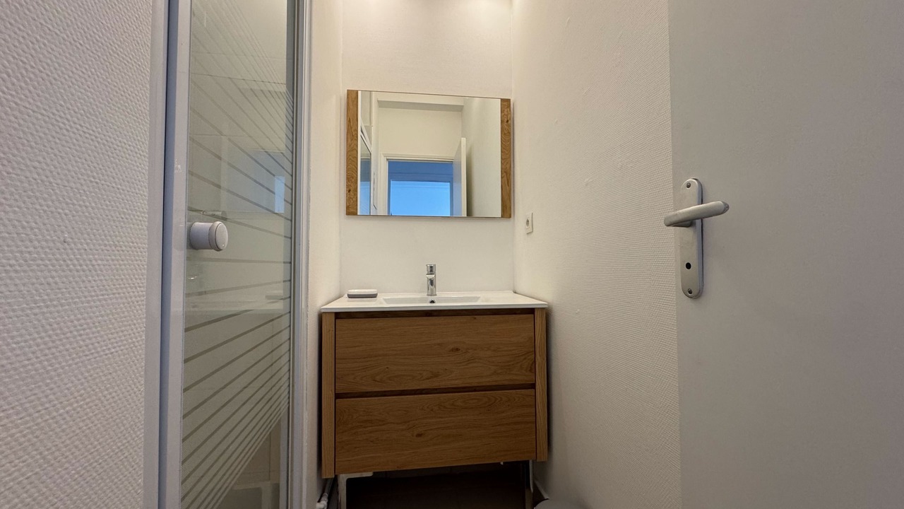 Photo of Bathroom in Caen City Centre