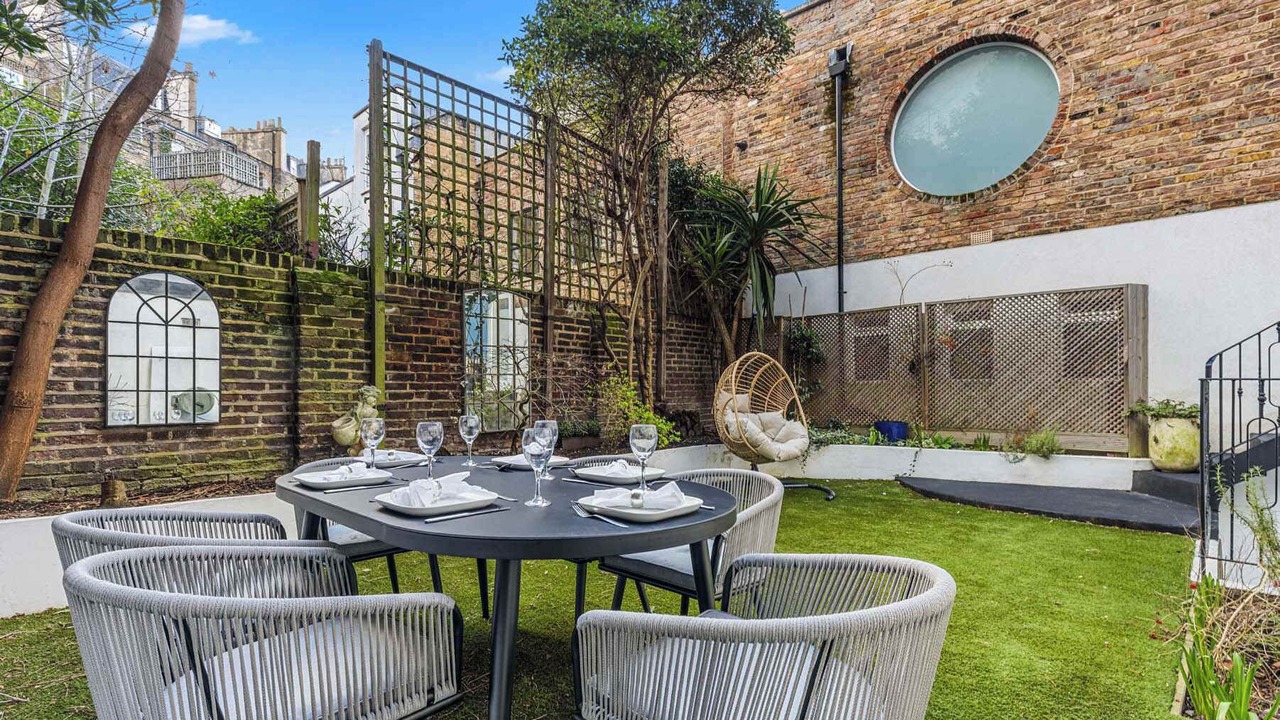 Photo of Outdoor in Holland Park