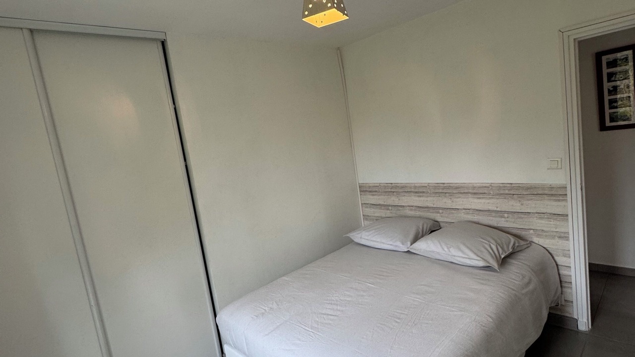 Photo of Bedroom in Loriol-du-Comtat