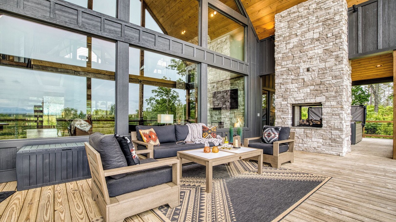 Photo of Livingroom in Ellijay