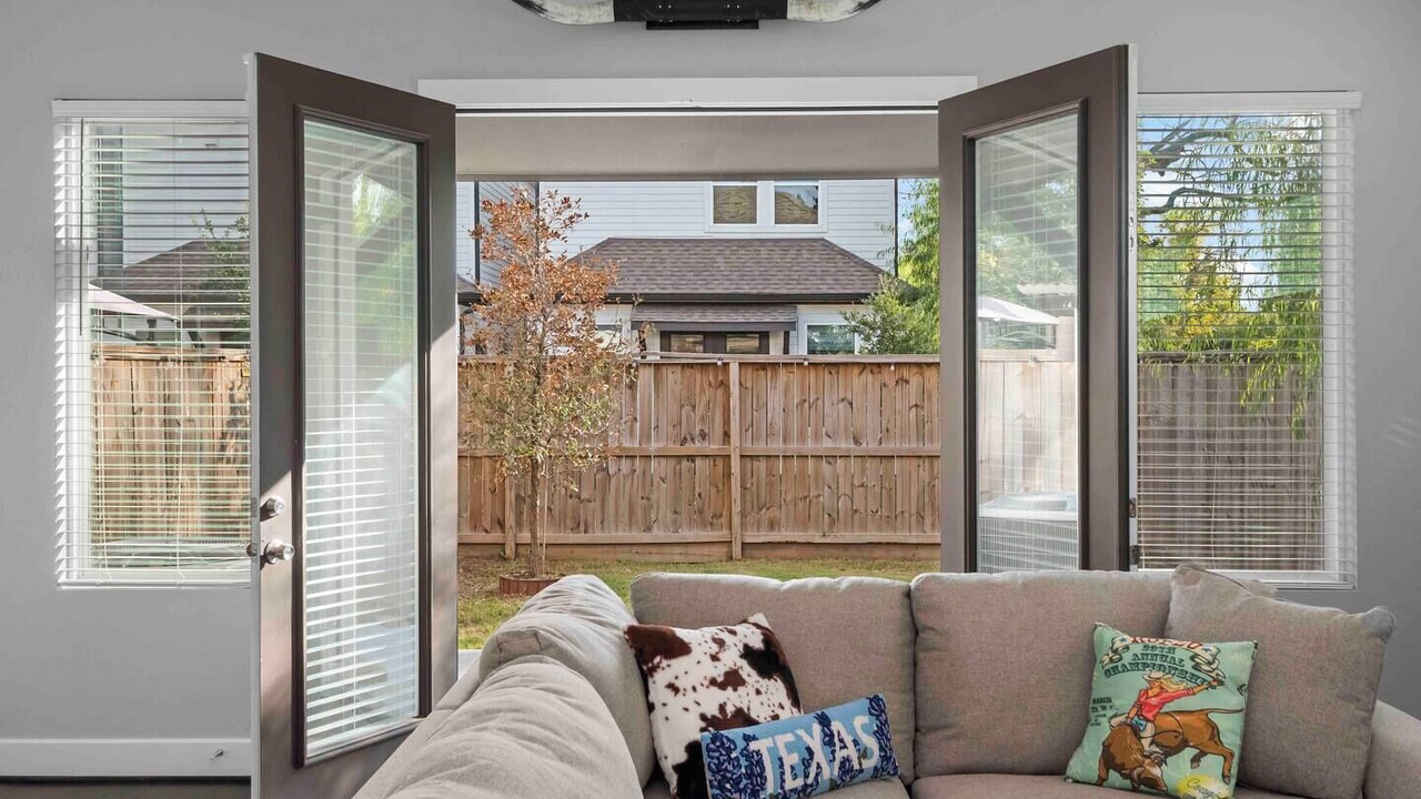 Photo of Livingroom in Greater East End