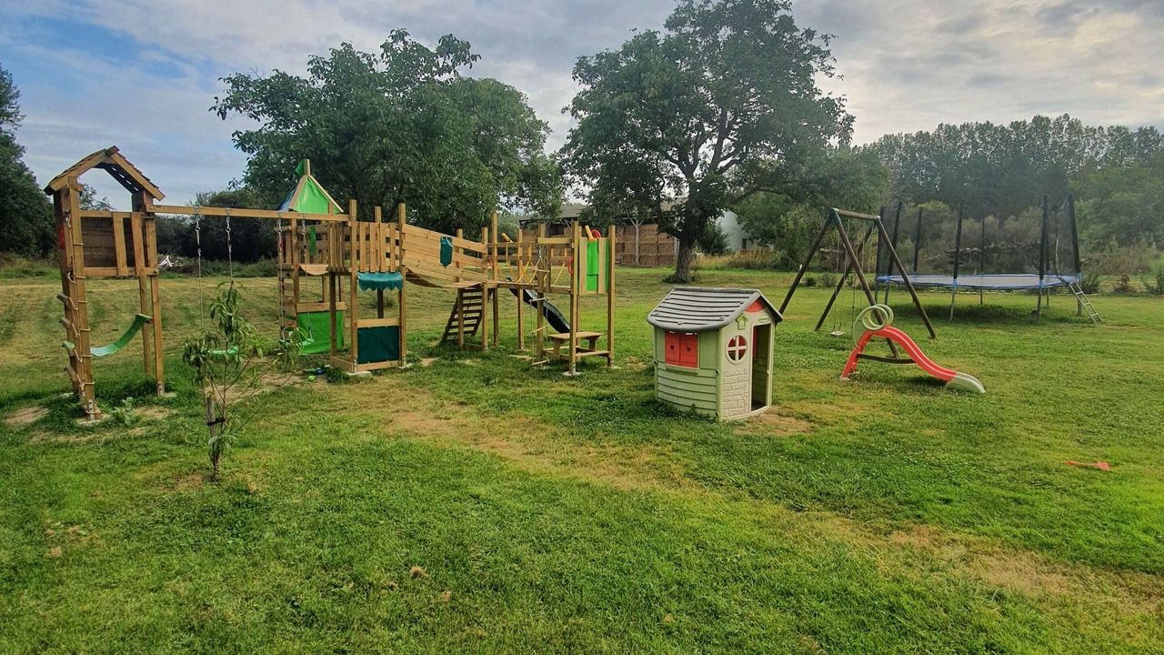 Photo of Others in Couffy