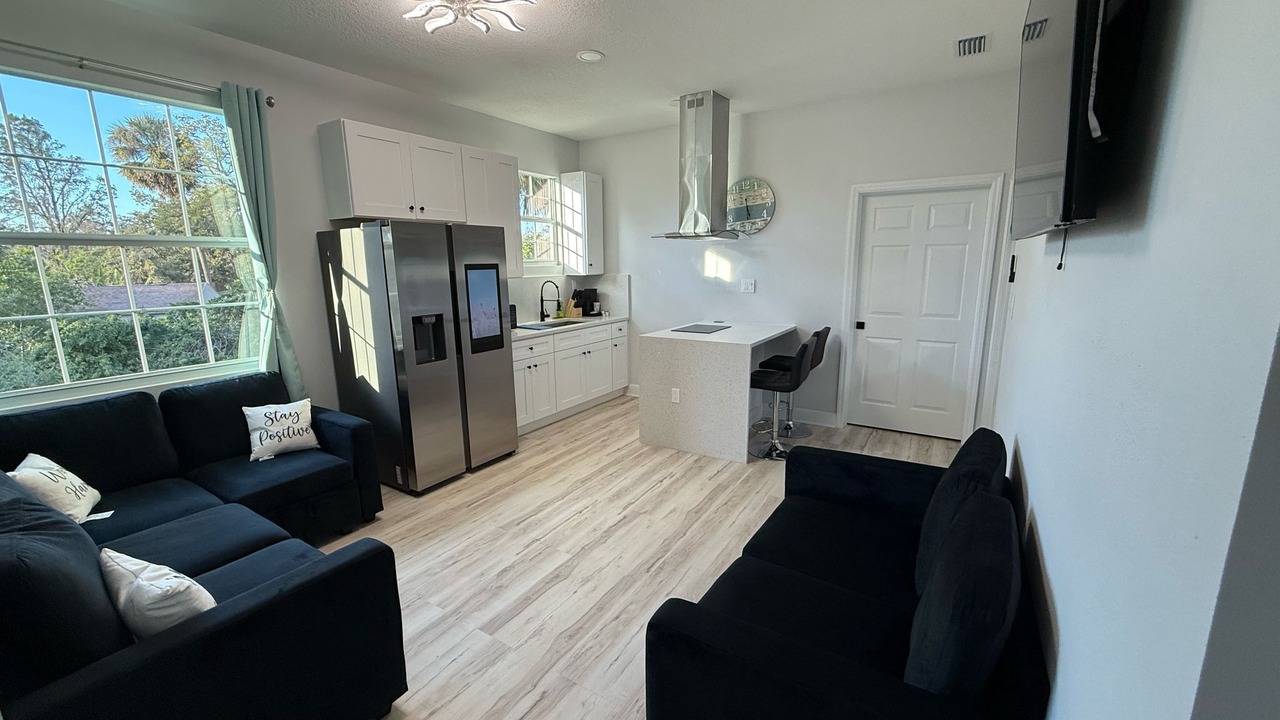 Photo of Livingroom in Palm River-Clair Mel