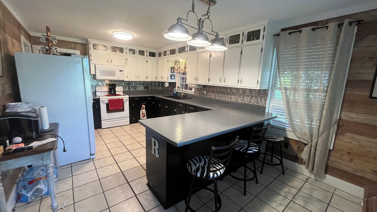 Photo of Kitchen in Centre