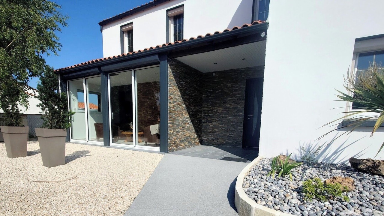 Photo of Outdoor in Grues