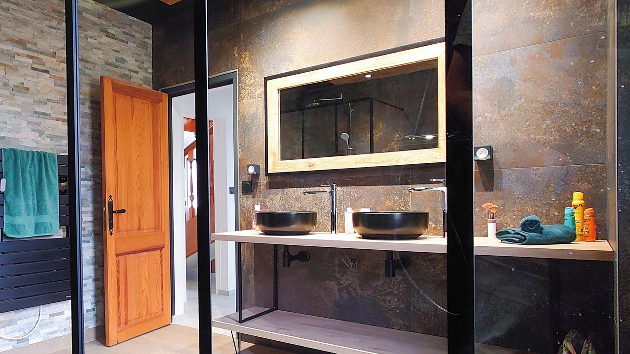 Photo of Bathroom in Grues