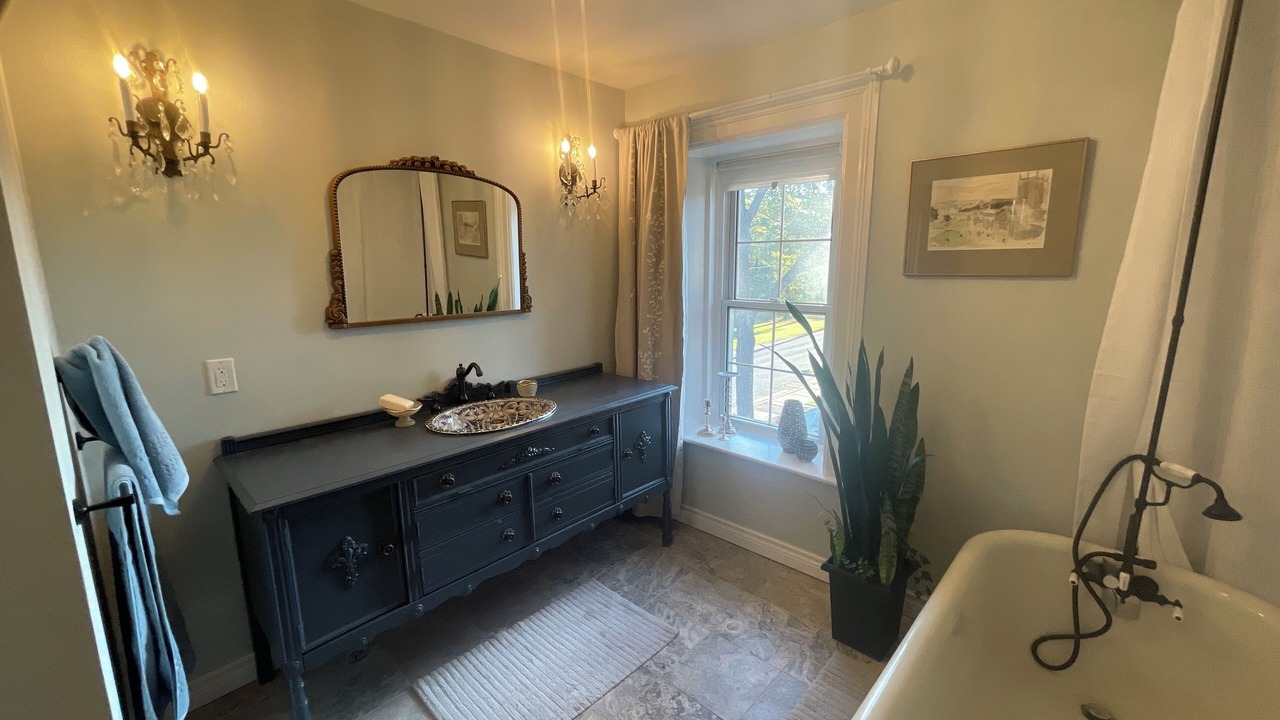Photo of Bathroom in Newburgh