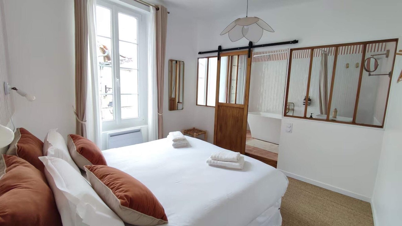 Photo of Bedroom in Fronsac