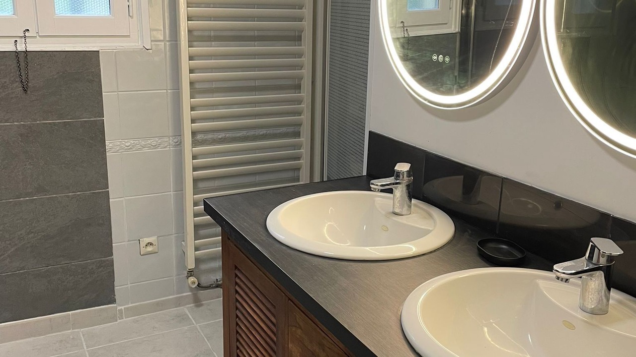 Photo of Bathroom in Oms