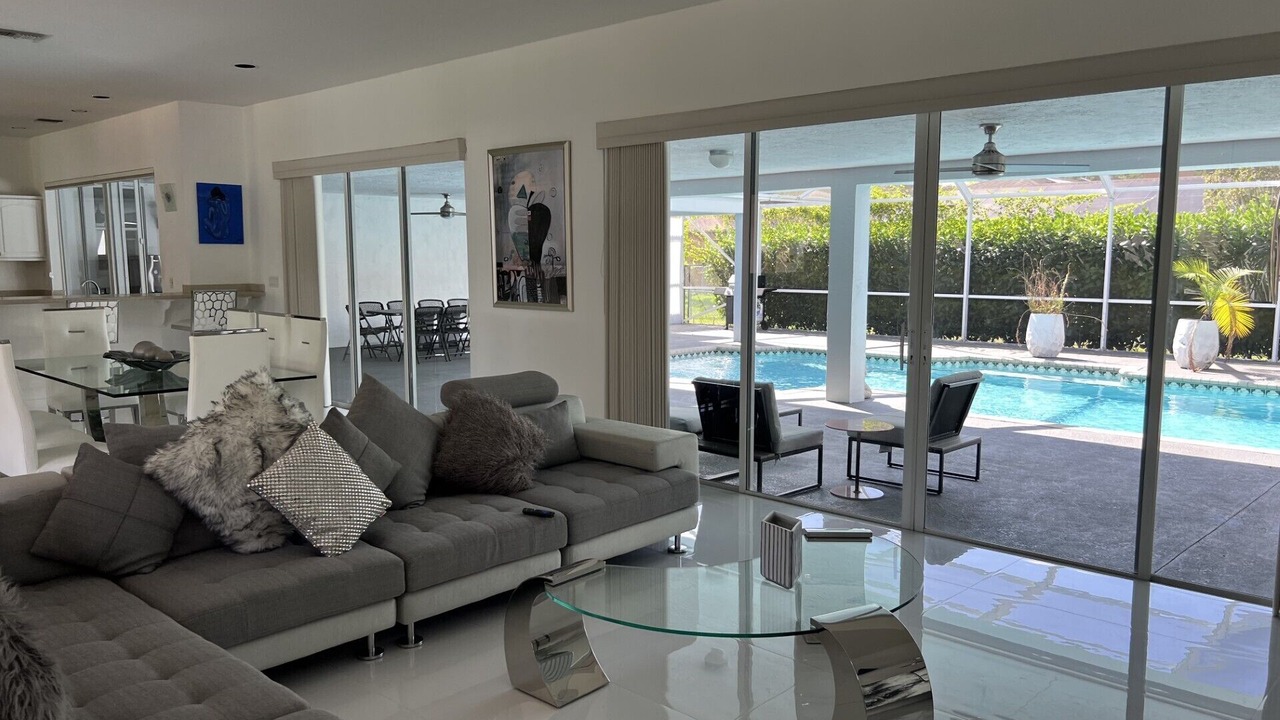 Photo of Livingroom in Davie