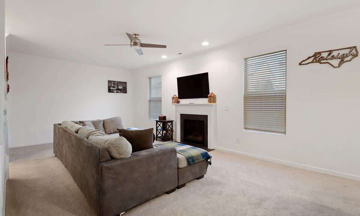 Photo of Livingroom in Southeast Raleigh