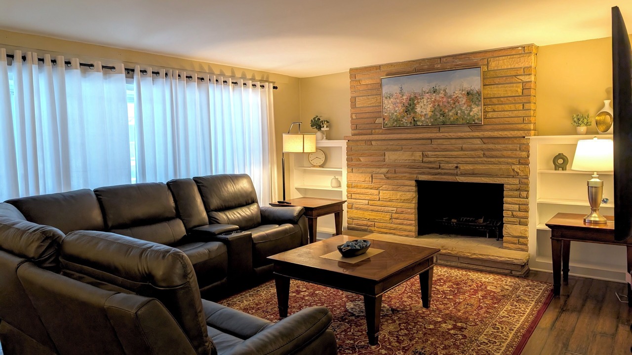 Photo of Livingroom in East Amherst