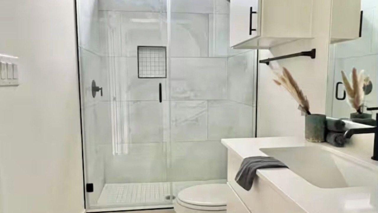 Photo of Bathroom in Montopolis