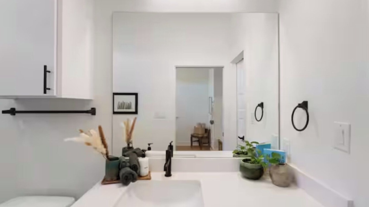 Photo of Bathroom in Montopolis