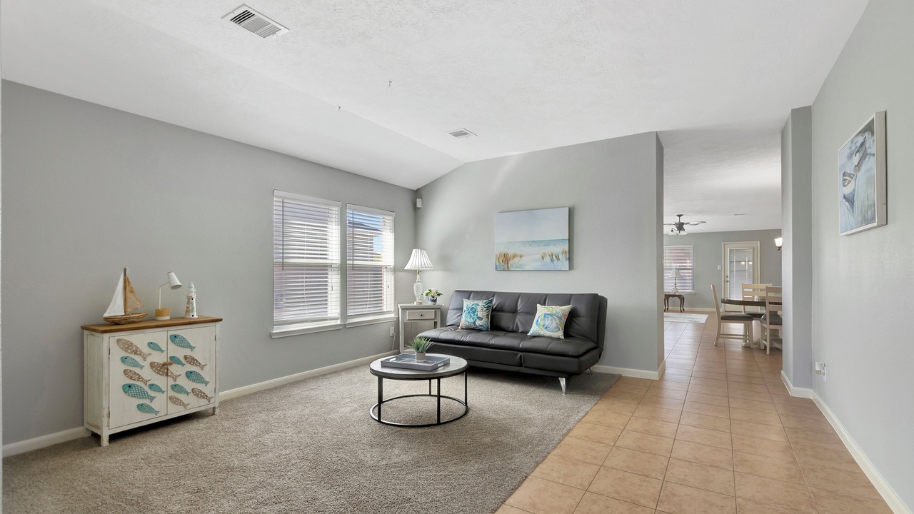 Photo of Livingroom in League City