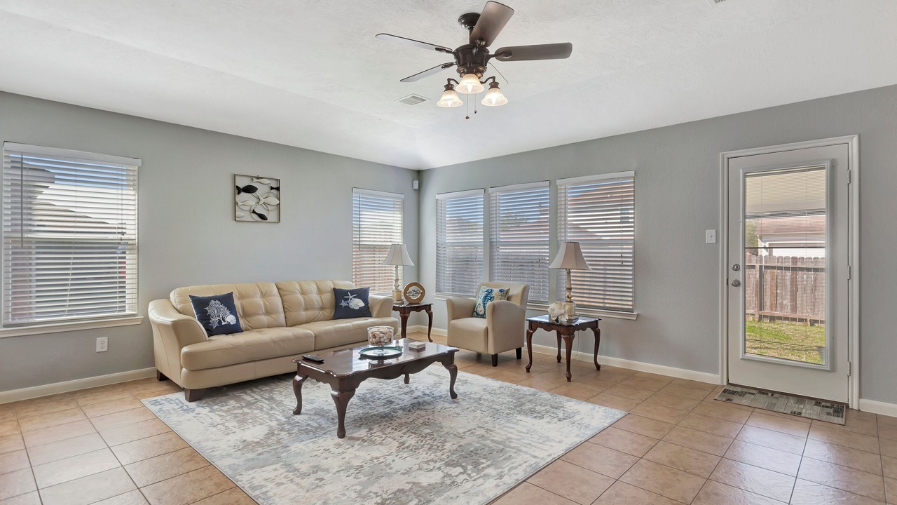 Photo of Livingroom in League City