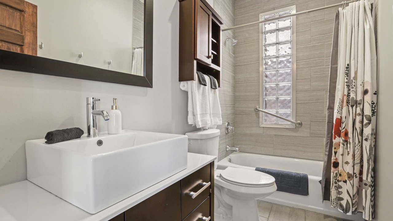 Photo of Bathroom in Short North