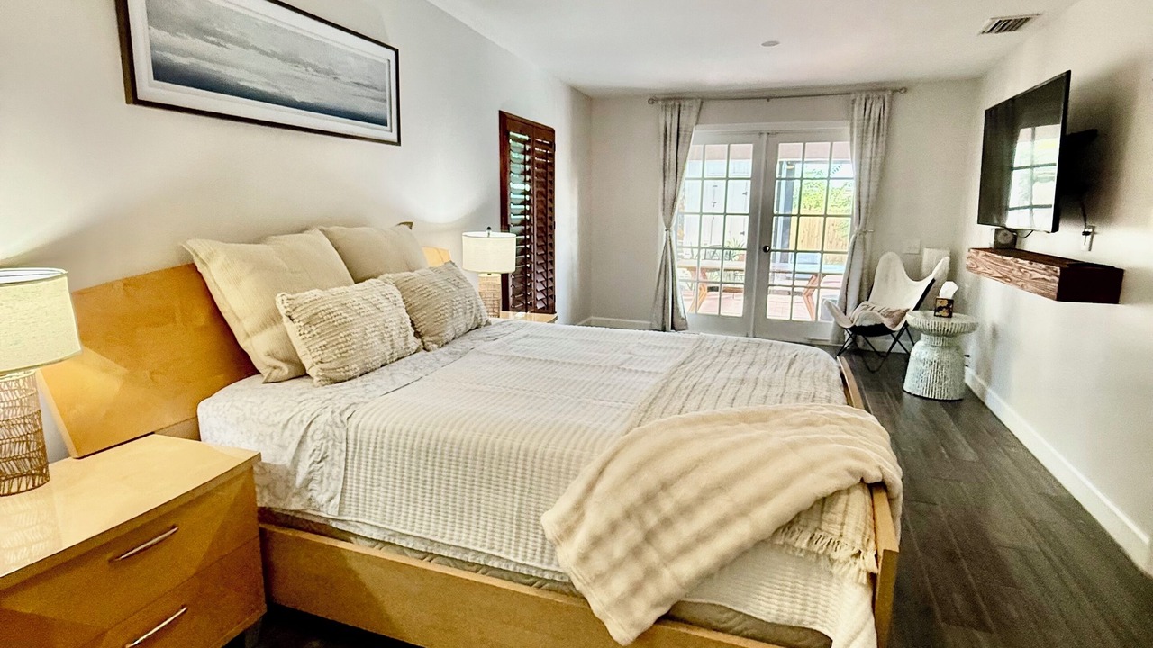 Photo of Bedroom in Gulf Gate Estates