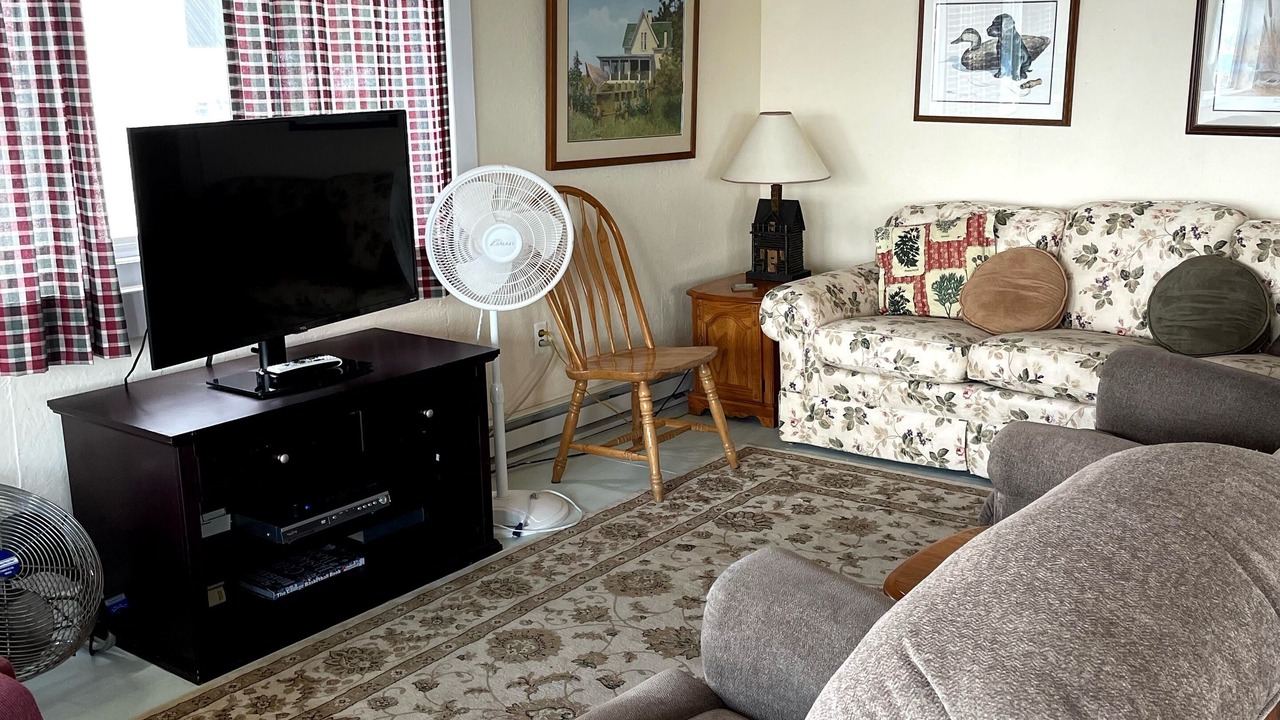 Photo of Livingroom in Brier Hill