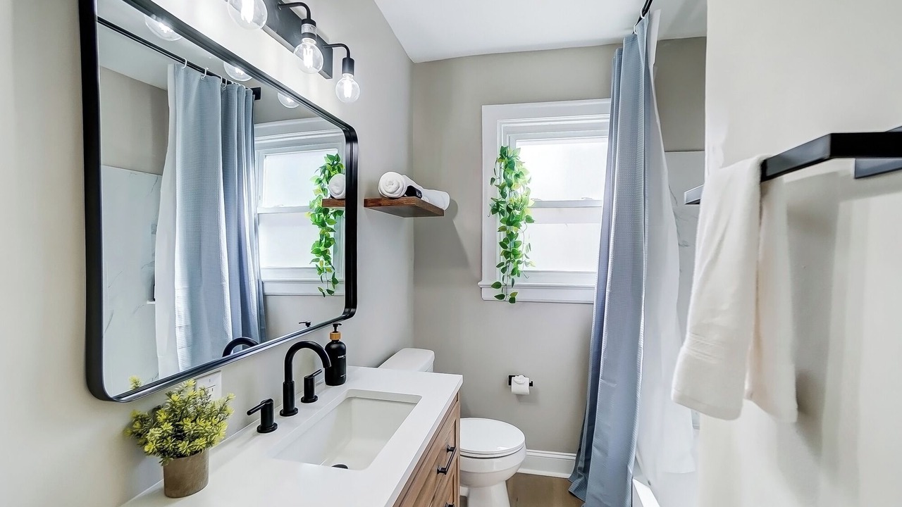 Photo of Bathroom in Enderly Park