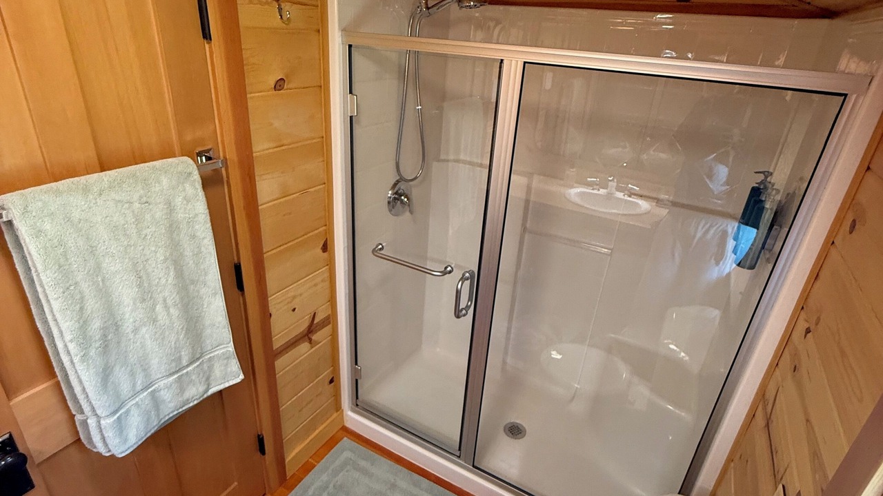 Photo of Bathroom in McKenzie Bridge