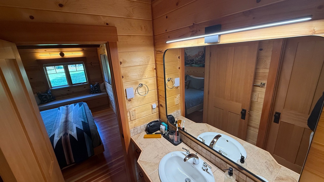 Photo of Bedroom in McKenzie Bridge