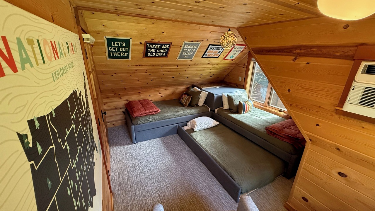 Photo of Livingroom in McKenzie Bridge