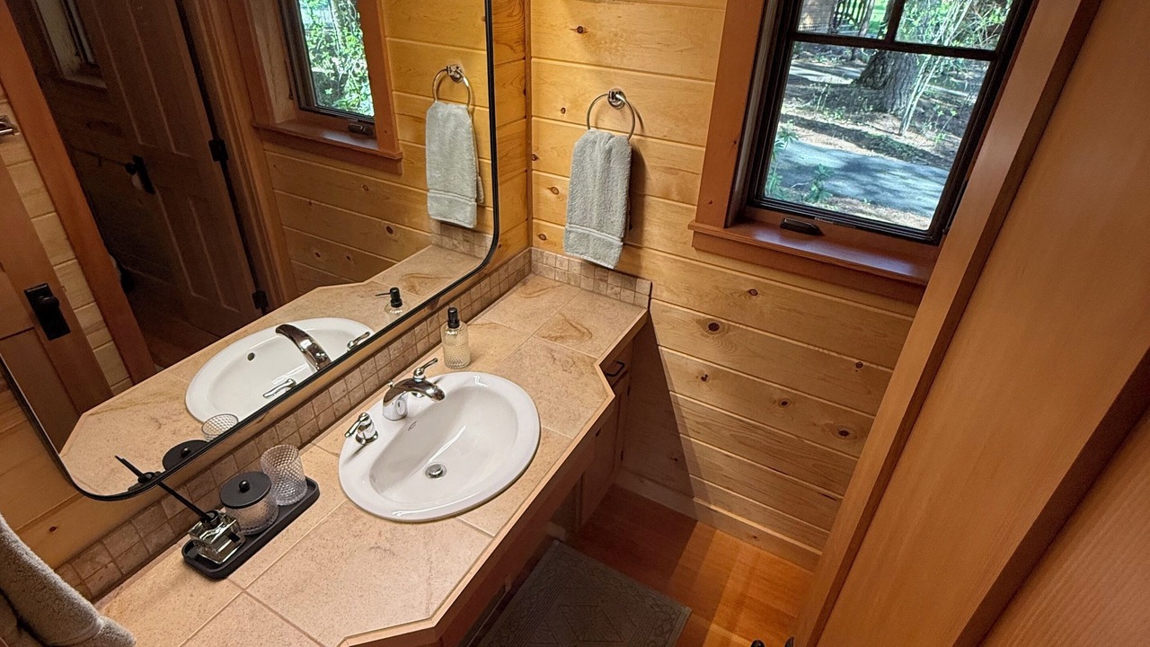 Photo of Bathroom in McKenzie Bridge