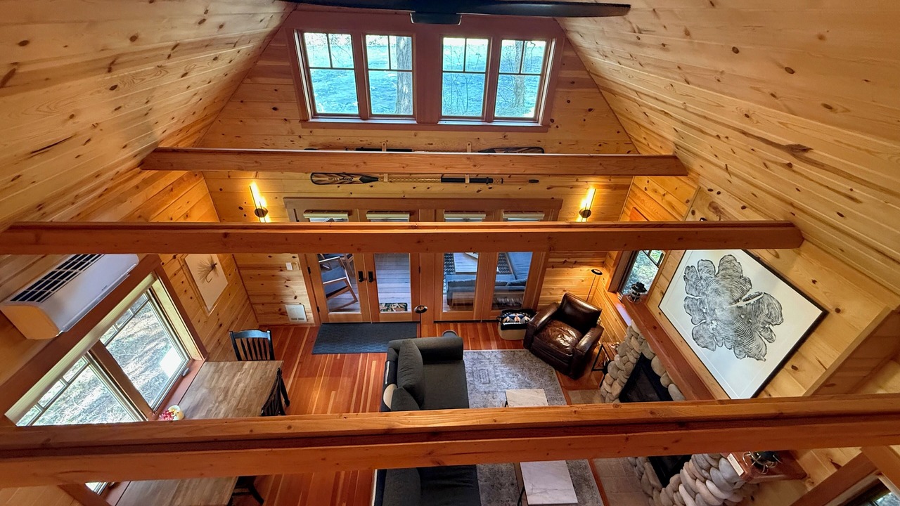 Photo of Livingroom in McKenzie Bridge