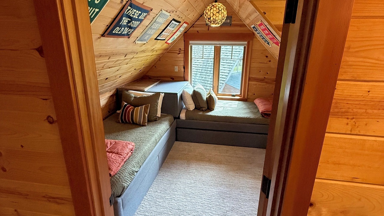 Photo of Livingroom in McKenzie Bridge