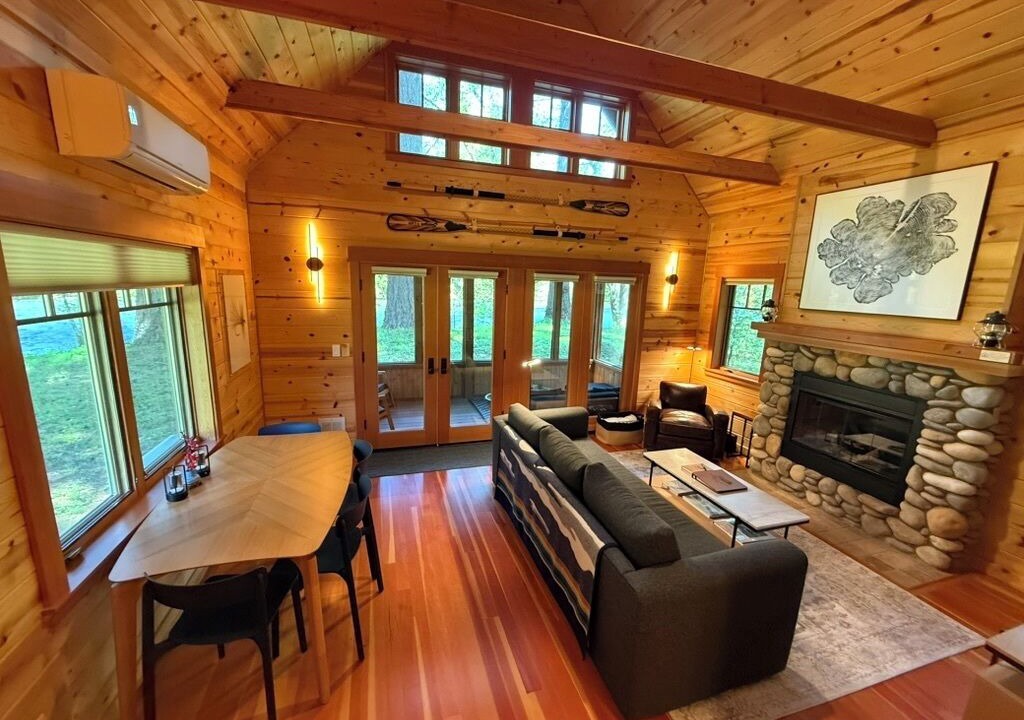 Photo of Livingroom in McKenzie Bridge