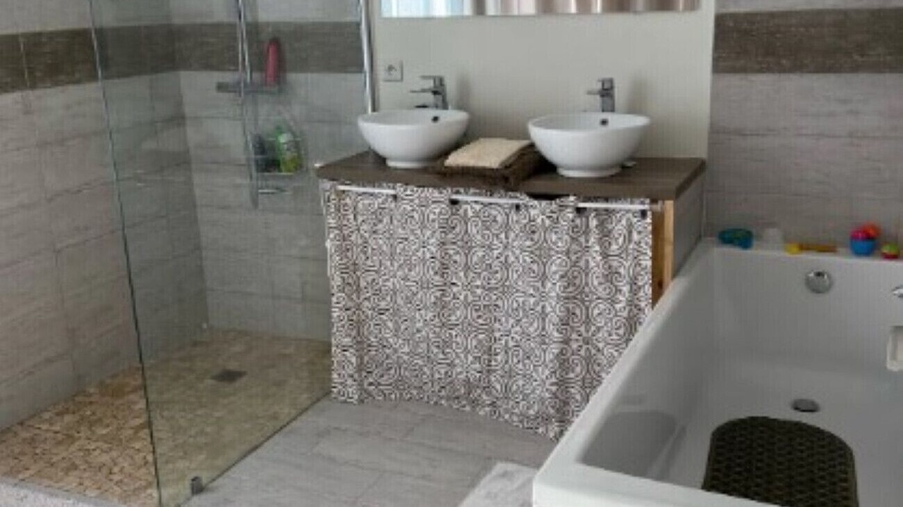 Photo of Bathroom in Argy