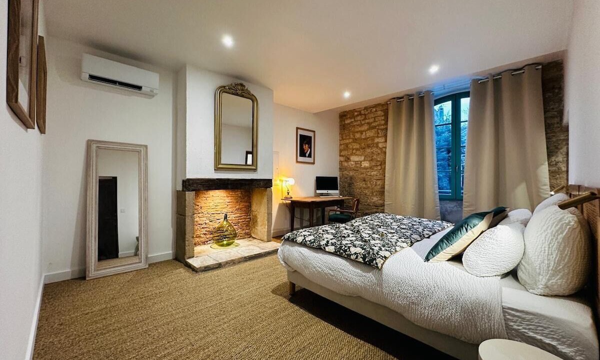 Photo of Bedroom in Villeneuve d'Aveyron