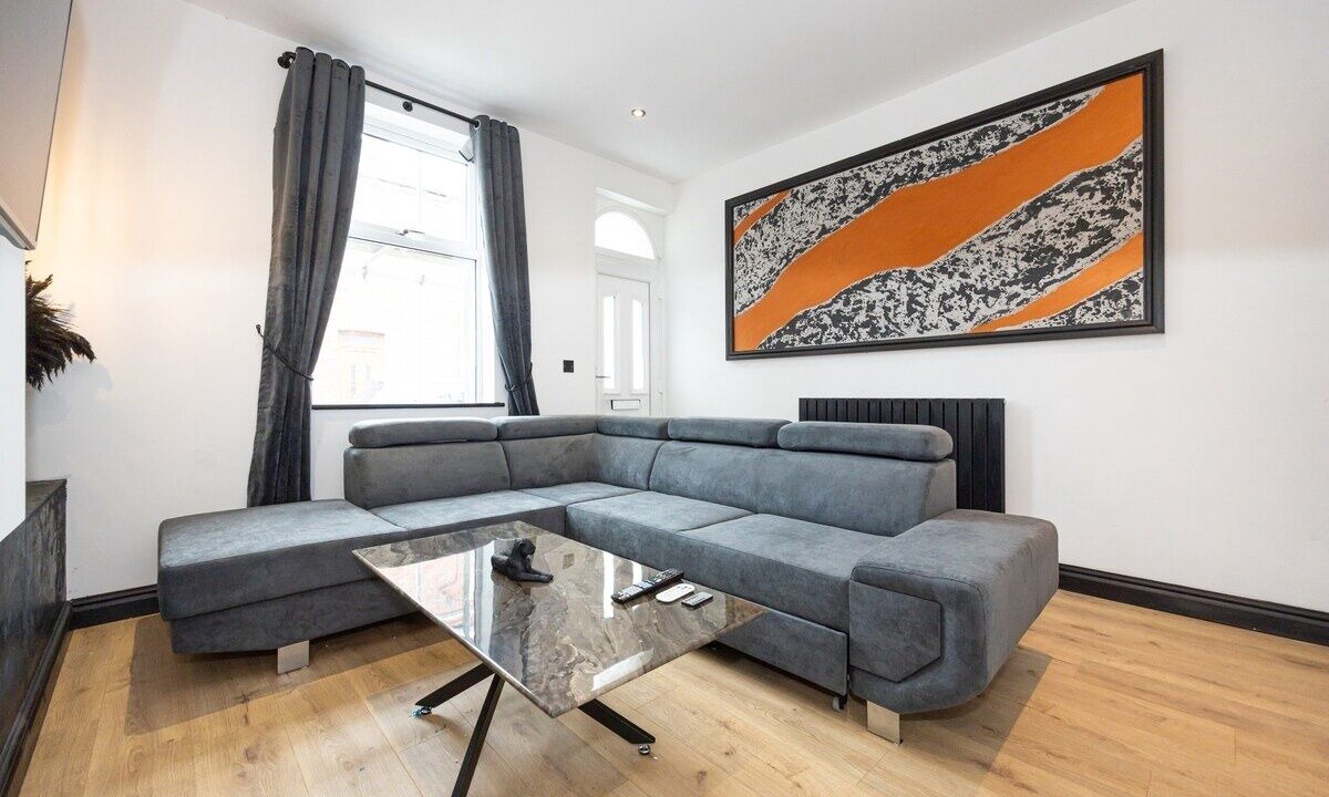 Photo of Livingroom in Leigh