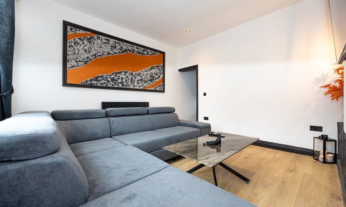 Photo of Livingroom in Leigh