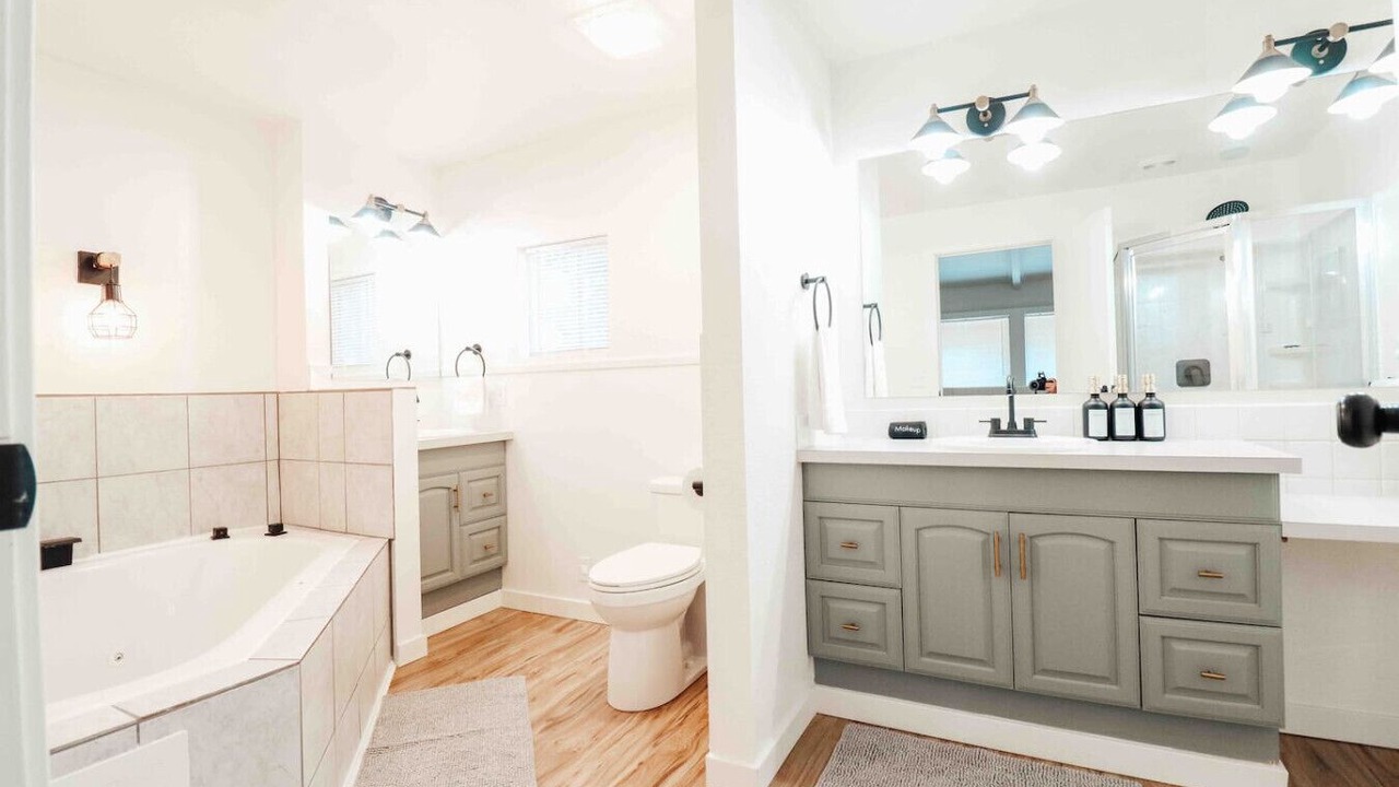 Photo of Bathroom in Cohassett Beach