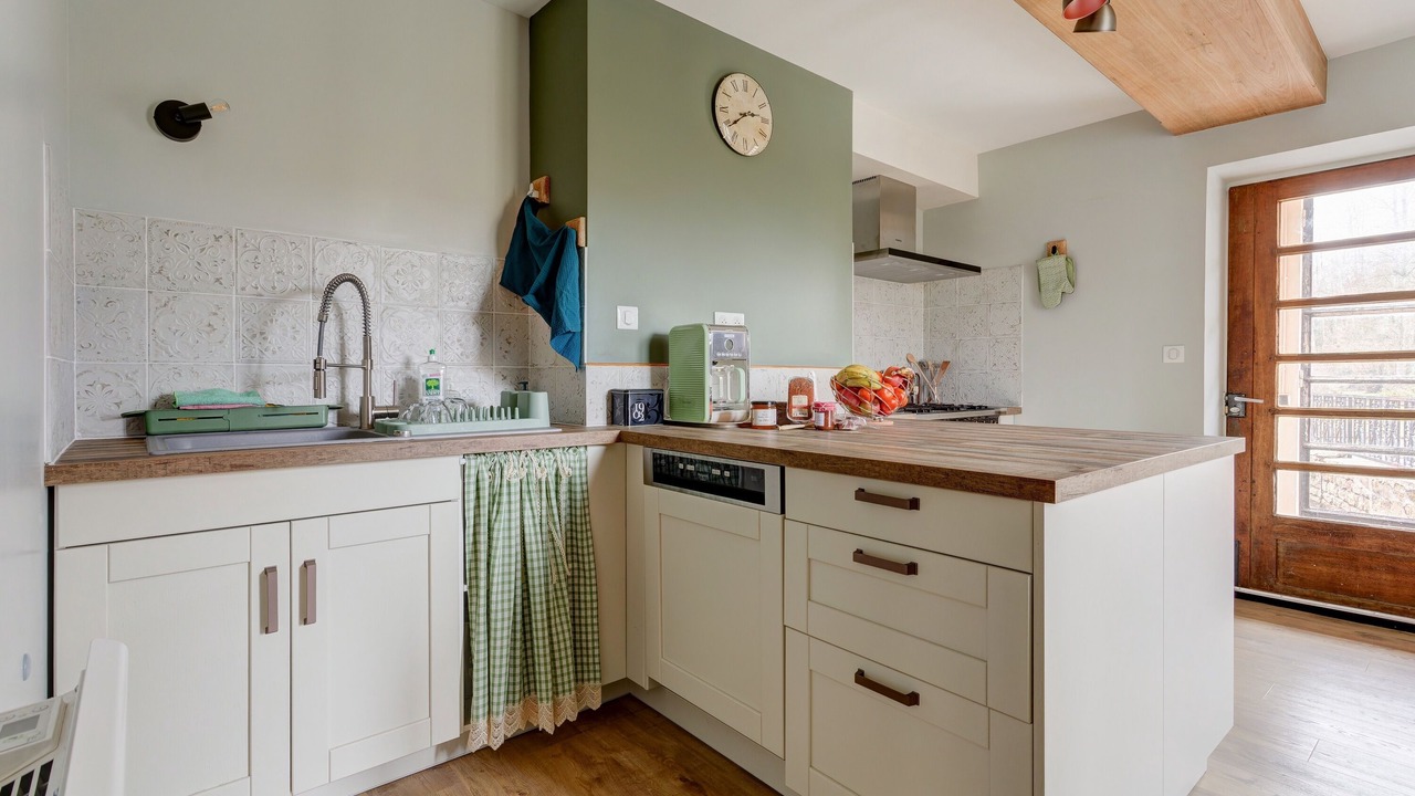 Photo of Kitchen in Remilly-Aillicourt