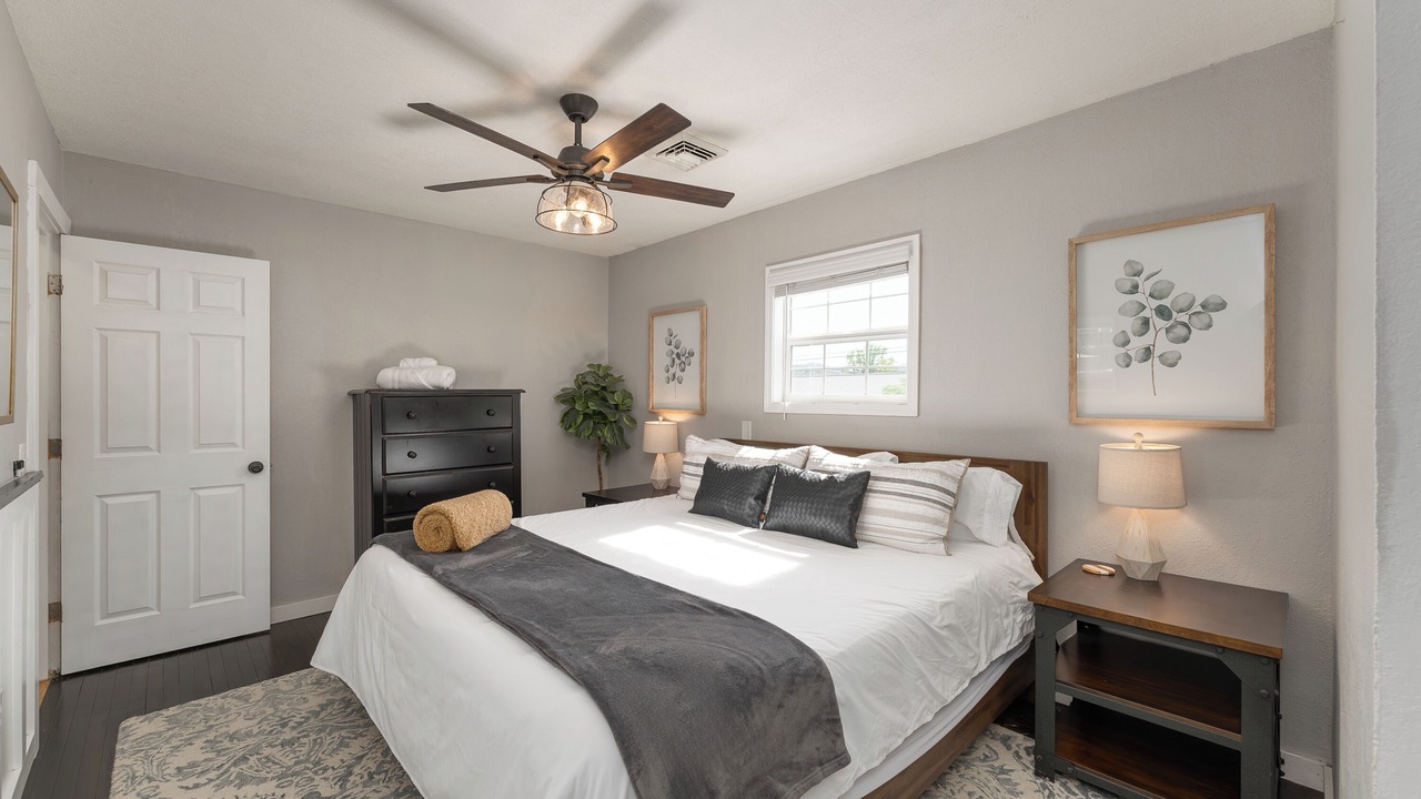 Photo of Bedroom in Roseburg