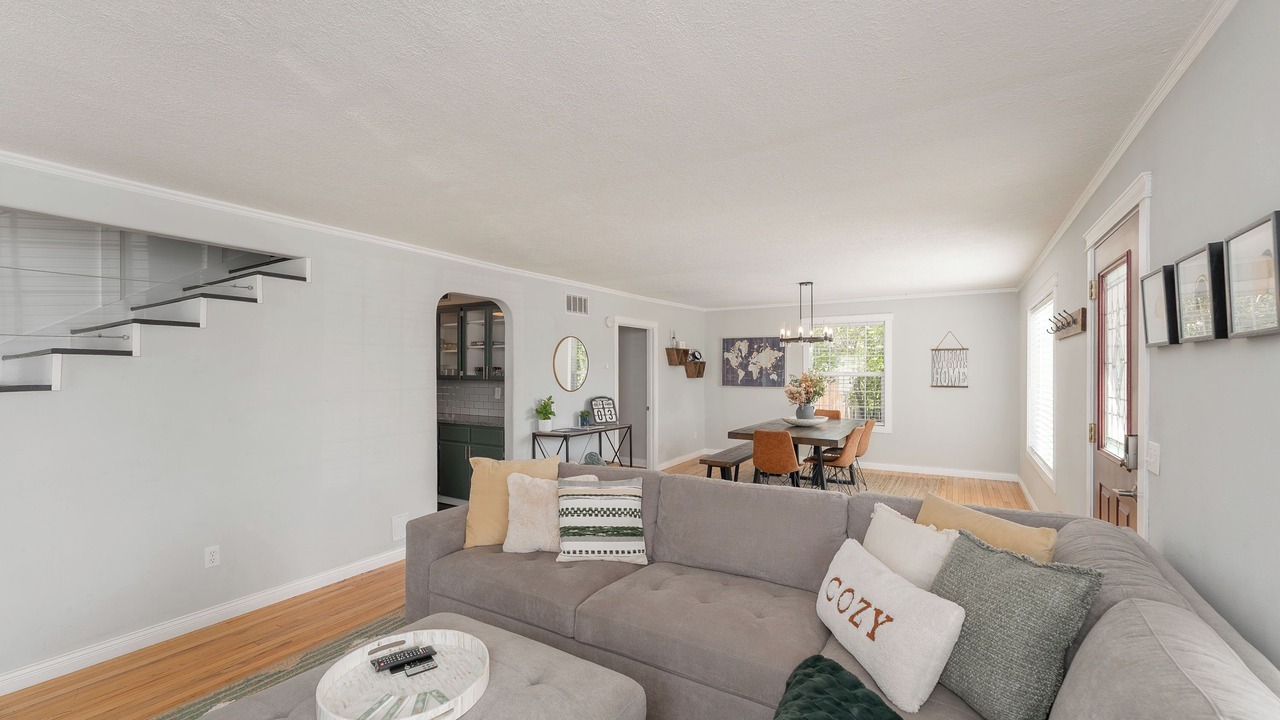 Photo of Livingroom in Roseburg