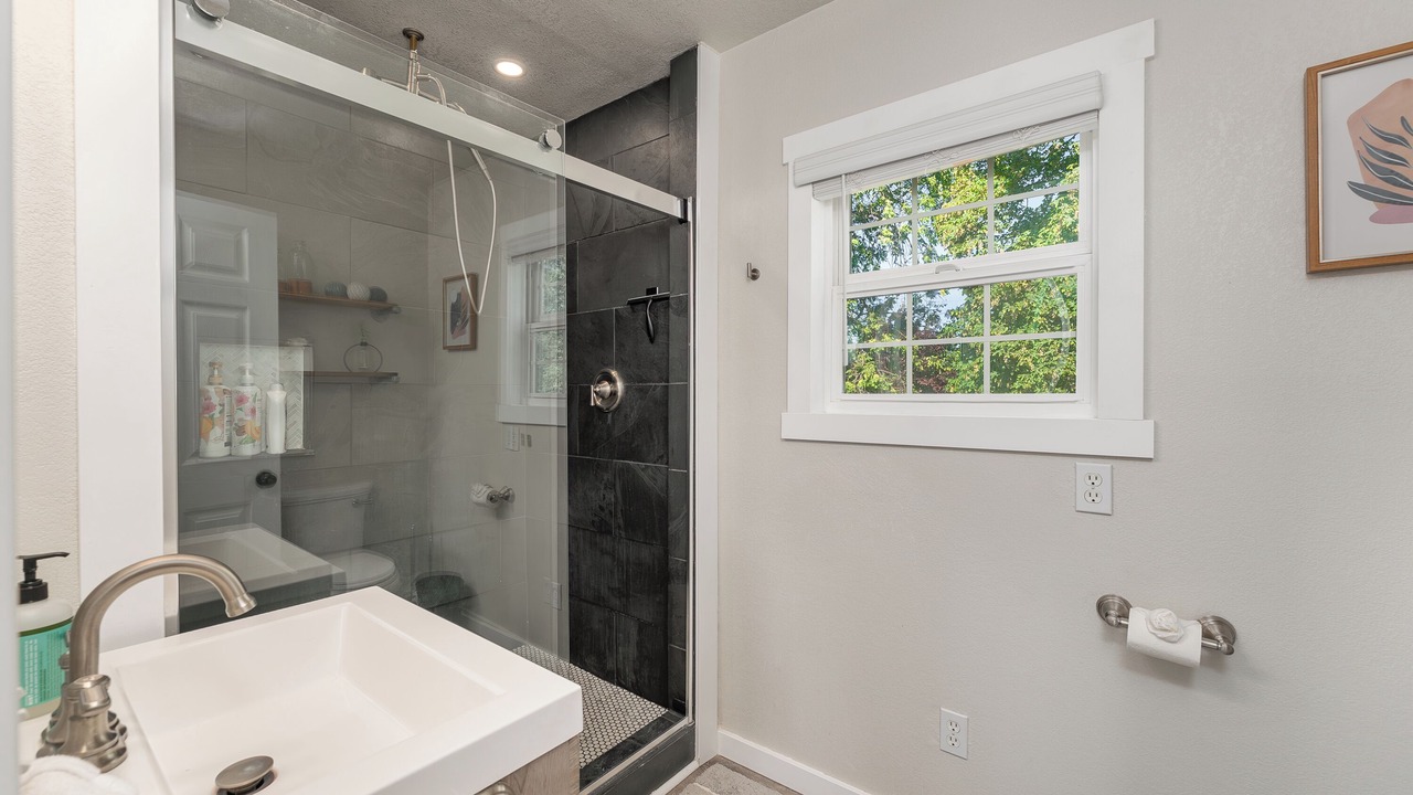 Photo of Bathroom in Roseburg