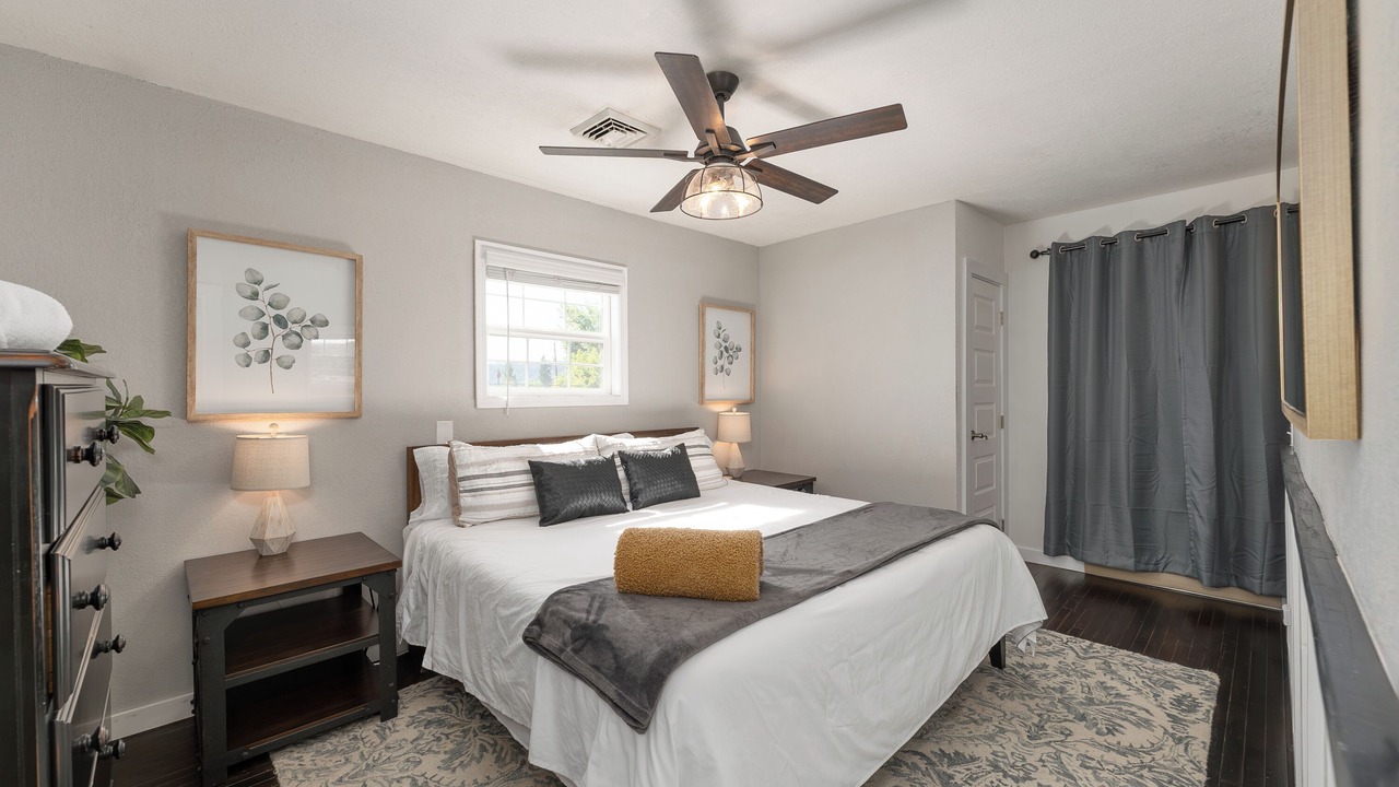 Photo of Bedroom in Roseburg