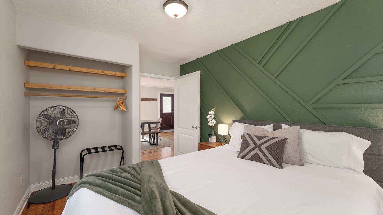 Photo of Bedroom in Roseburg