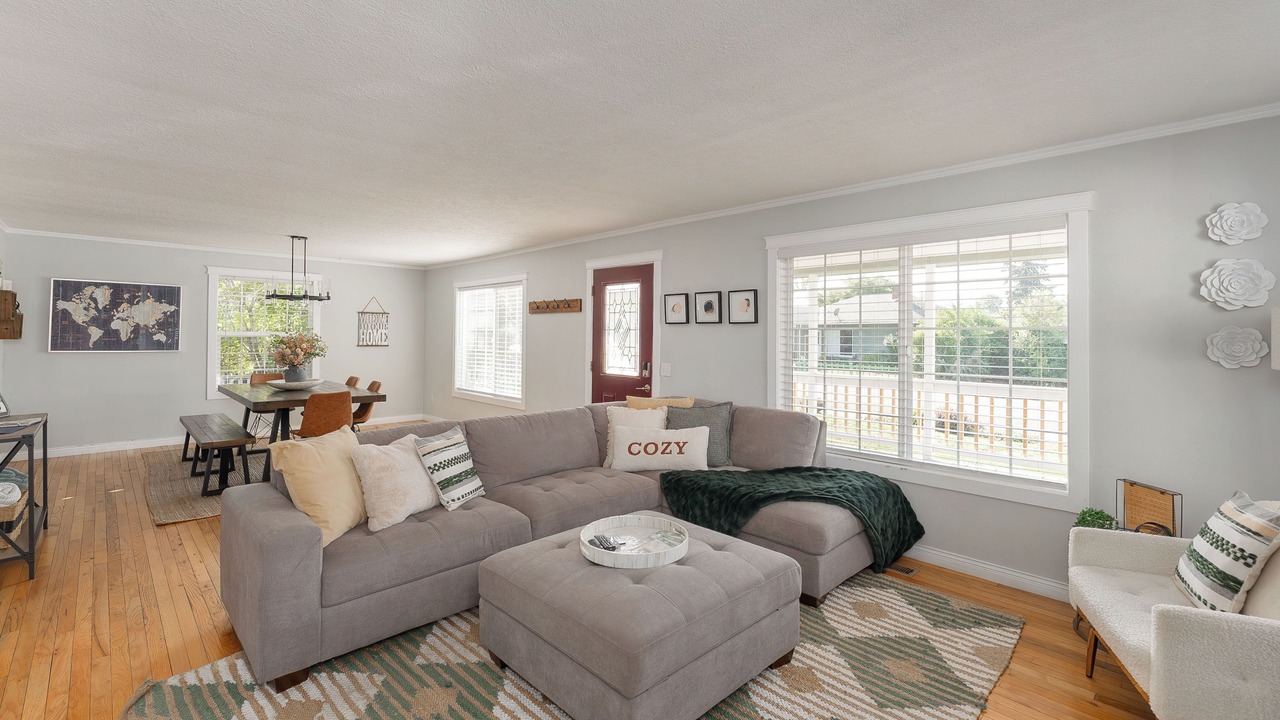 Photo of Livingroom in Roseburg